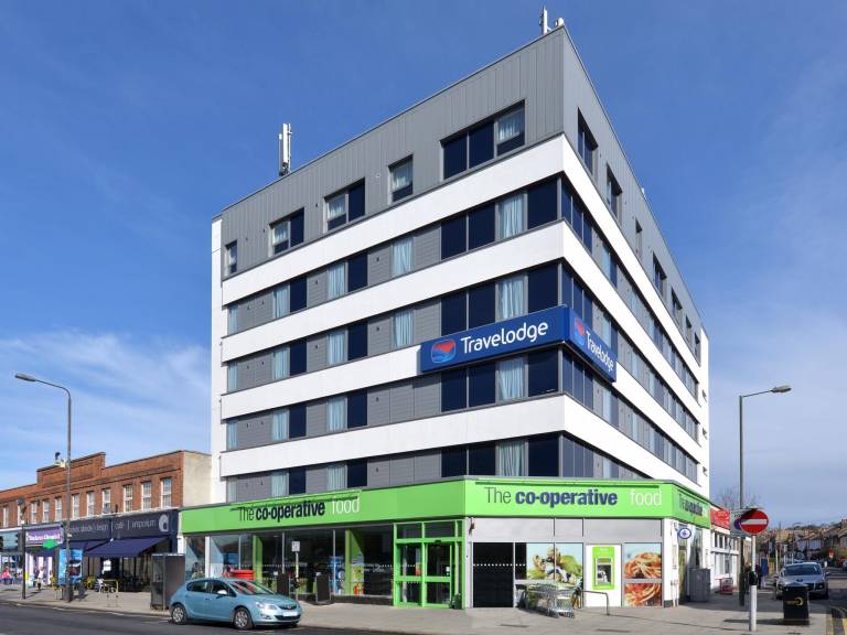 Travelodge London Raynes Park in Kingston Upon Thames