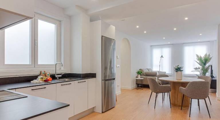 Charming rental apartment with terrace | Near María Pita | Beach nearby | Pets allowed — photo 2