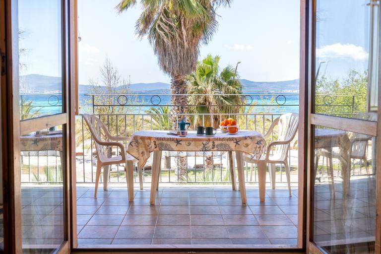 Apartment "Giallo Celeste" with Sea View, Balcony & Wi-Fi — photo 4