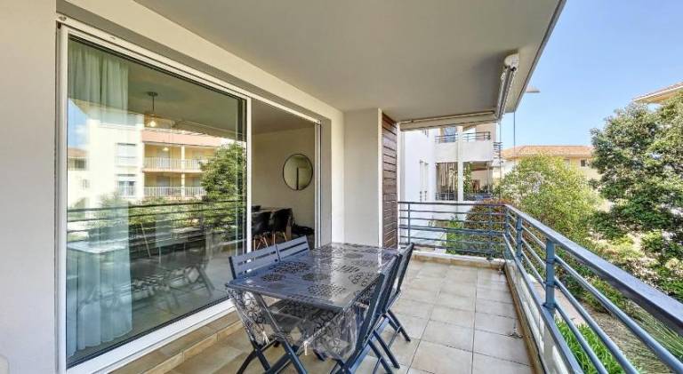 Apartment with pool in Calvi