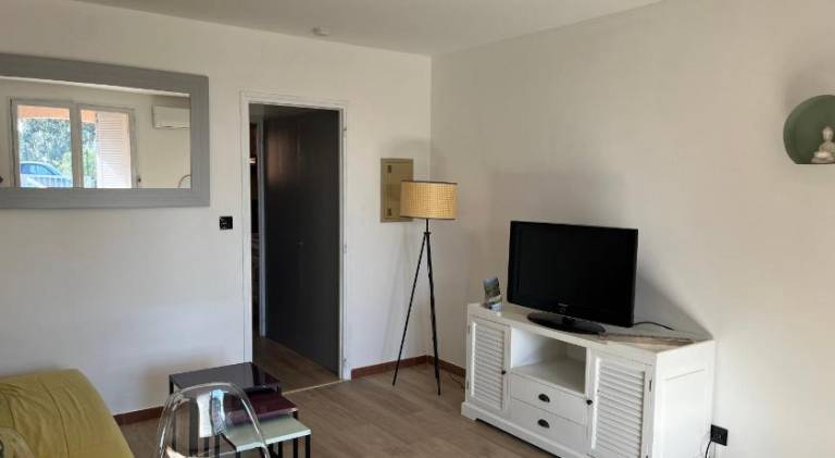 Holiday apartment with pool — photo 2