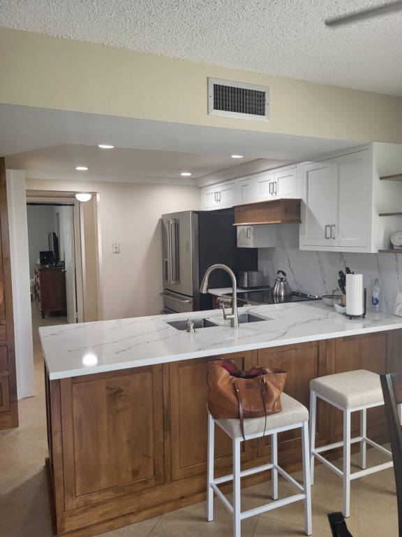 Condo with pool | Lake view — photo 3