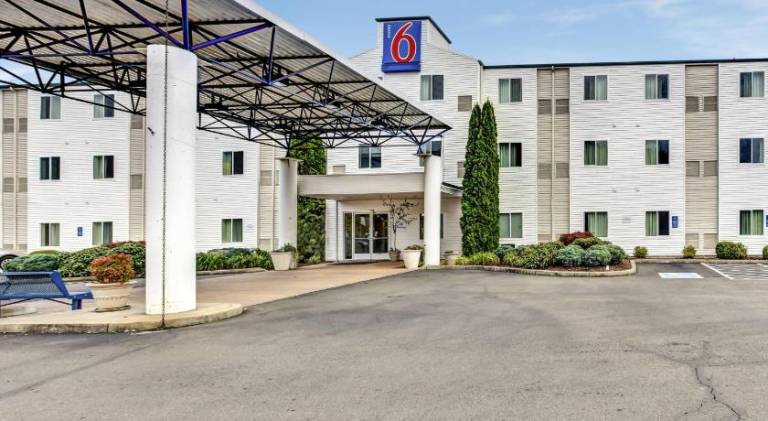 Motel 6 Roseburg, OR - I-5 in Roseburg, OR