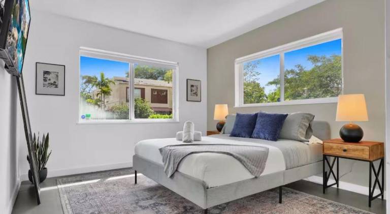 House with pool & jacuzzi | Close to Design District | Pets are welcome — photo 2