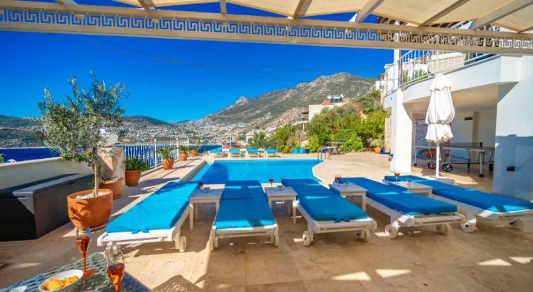 Fully equipped villa with private pool & patio | Pets are welcome in Antalya
