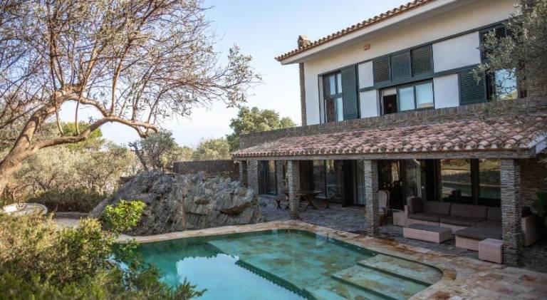 Big villa with garden, private pool & grill | Next to the beach | Suitable for remote work | Dogs allowed in Cadaqués