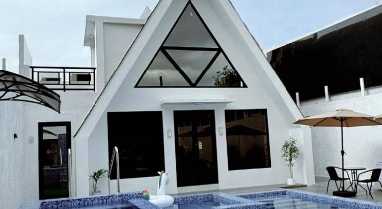 Villa with pool in Quezon City