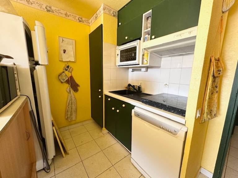 Provençal Apartment with Parking and Pets Allowed, 700m from Beach — photo 3