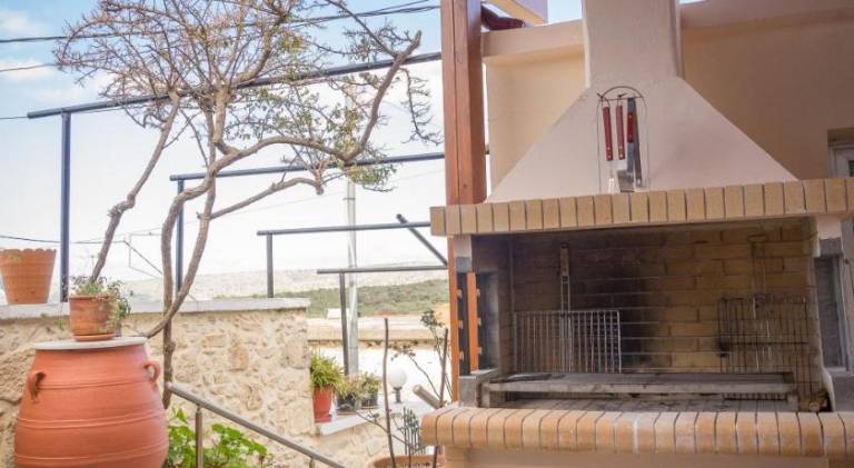 Vacation home with garden, grill & terrace in Rethymno