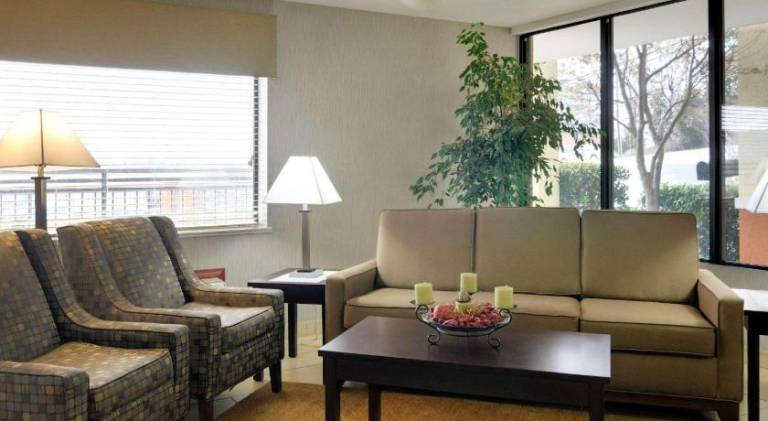 Quality Inn & Suites Clarksville — photo 2