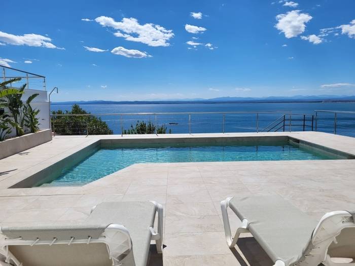 Vacation home with patio, private pool & yard | Sea view — photo 4