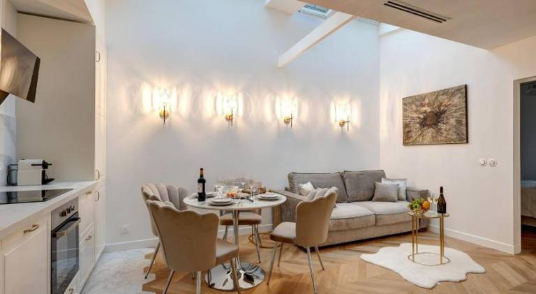 Fully equipped pleasant rental apartment with hot tub | Near Arc de Triomphe | Dogs allowed in Courbevoie