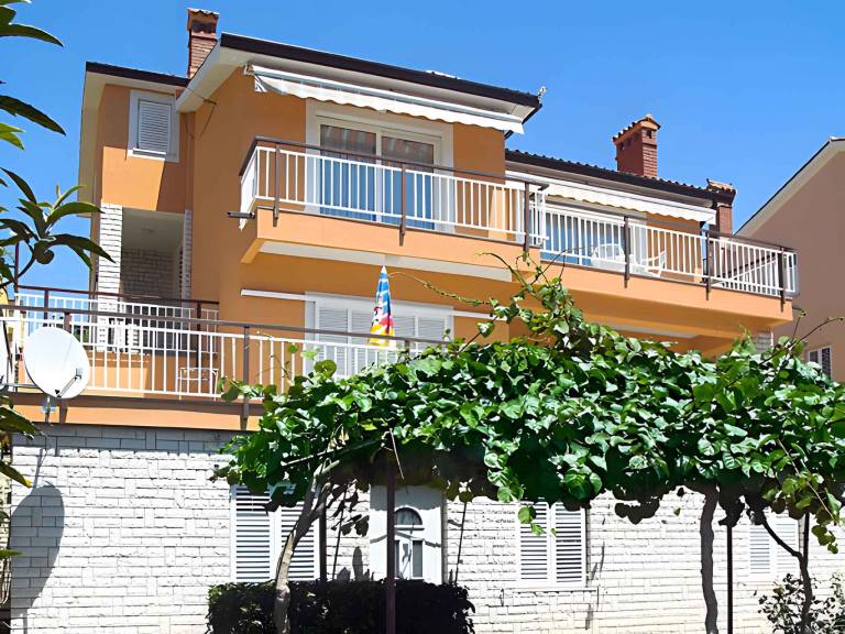 Beautiful apartment with garden & terrace | Pets allowed in Labin