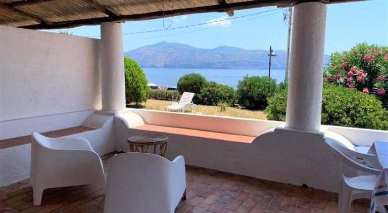 Holiday apartment with terrace & yard — photo 5