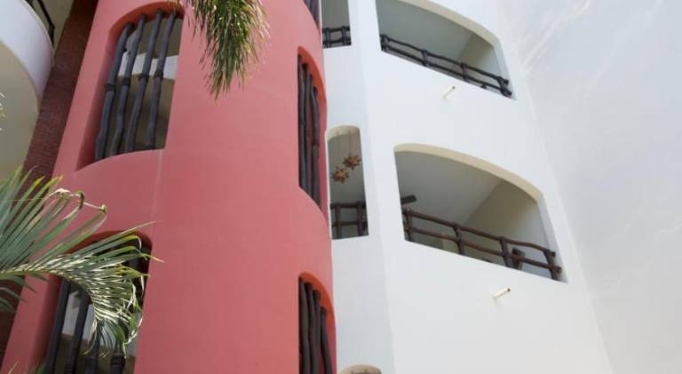 Hotel y Suites Los Encantos — photo 4