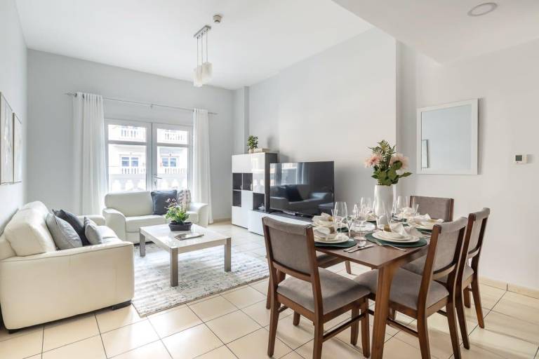 Holiday apartment with jacuzzi, yard & private pool | Good for workation in Dubai