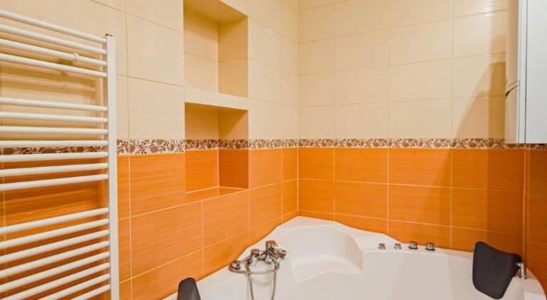 Rental apartment with hot tub — photo 3