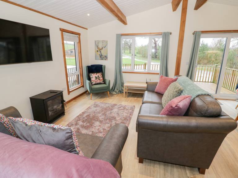 Cottage with garden — photo 2