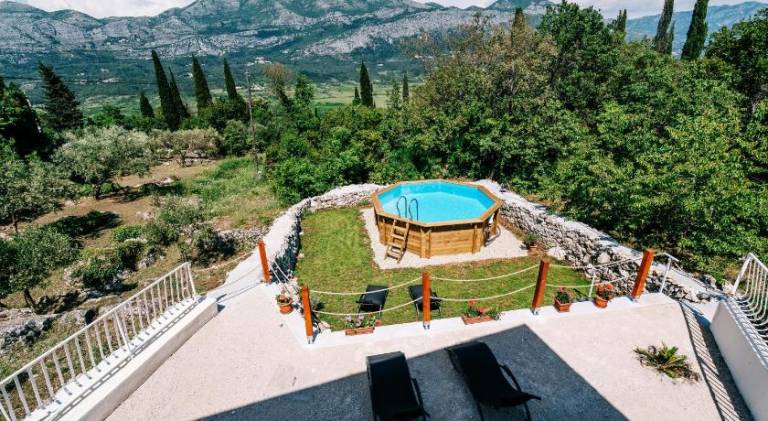 Holiday apartment with pool — photo 4
