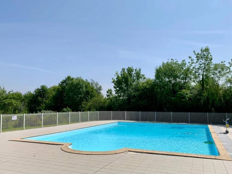 Chalet with terrace, grill & pool — photo 2