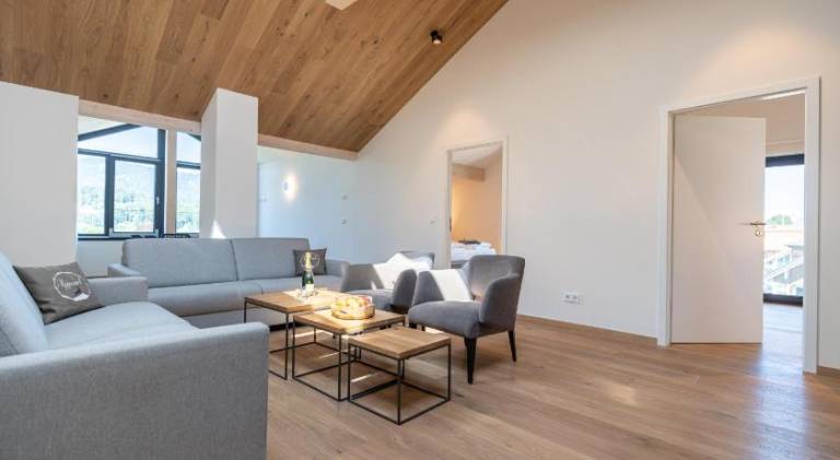Apartment with garden & terrace — photo 3