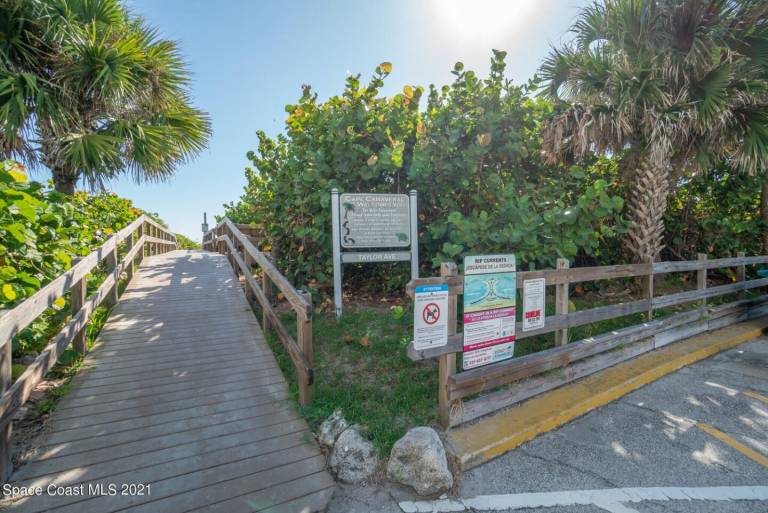 Cape Canaveral Beachfront 2B/2B 30 Seconds to Sand Extended Stays Welcome — photo 4