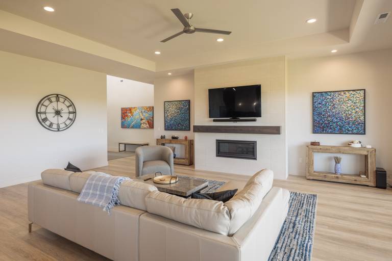Vacation home with heated pool, BBQ & hot tub | Golf view — photo 4