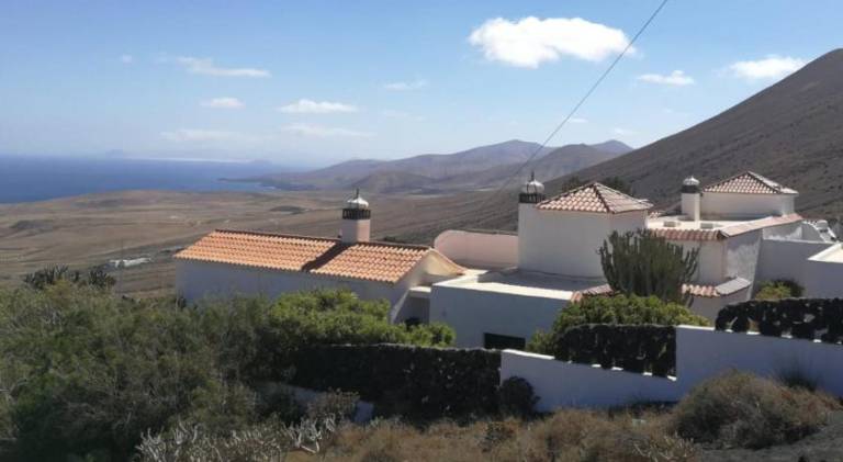 Pleasant lodge with patio, yard & barbecue | Suitable for remote work | Pets are welcome in Tías