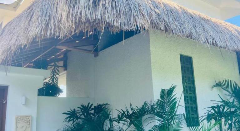 Villa with pool — photo 5