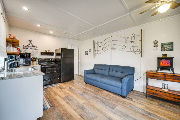 Cozy Canyon Lake Cottage Rental w/ Private Hot Tub — photo 4