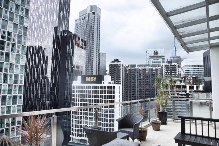 Holiday apartment with jacuzzi & pool | Next to Petronas Towers | Perfect for remote work — photo 4