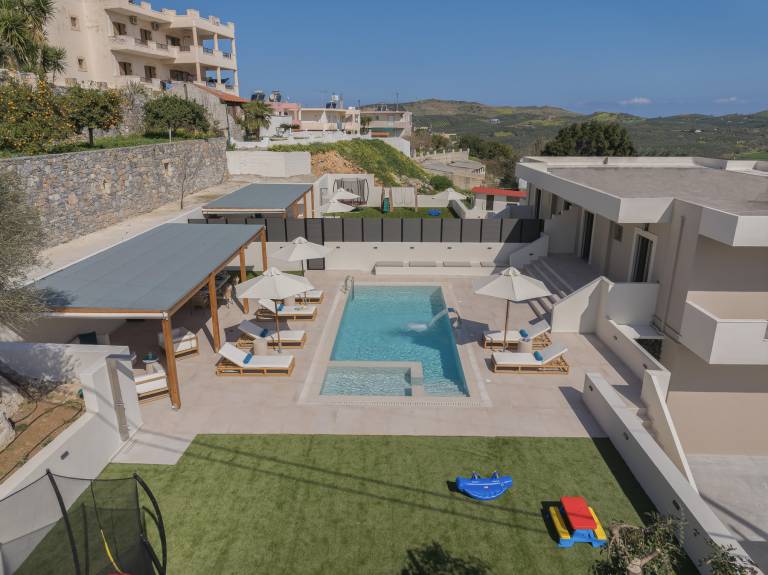 Villa with garden, grill & private pool — photo 2