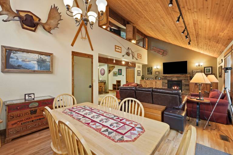 Child-friendly vacation home with jacuzzi, BBQ & heated pool | Pets are welcome — photo 4