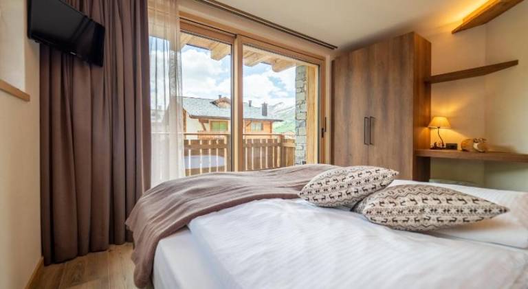 Holiday apartment with yard, barbecue & terrace in Livigno