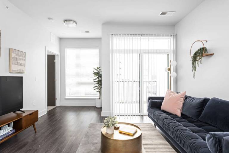 CozySuites Nora 2BR 1BA near Fashion Mall