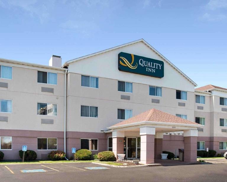 Quality Inn Brooklyn Center in Brooklyn Center, MN