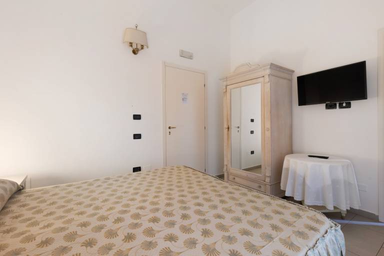 Room 'Camera 48' with Wi-Fi and Air Conditioning — photo 4