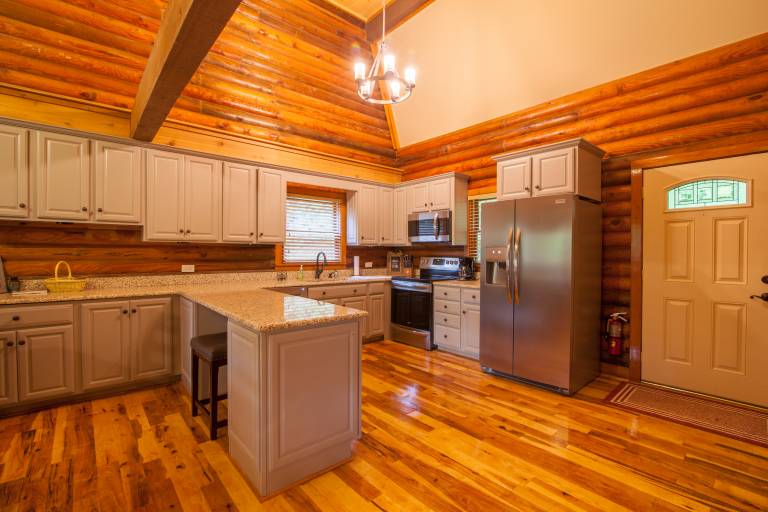 Cabin with barbeque & hot tub | River view — photo 4