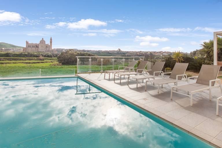 Ferienhaus mit Hund in Ta' Għammar, Birbuba f&uuml;r max. 8 Personen