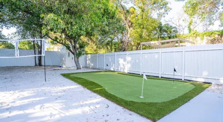 5BR HotTubPoolTableMiniGolf 7 min to Wynwood — photo 2