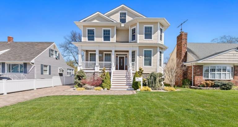 House  Point Pleasant