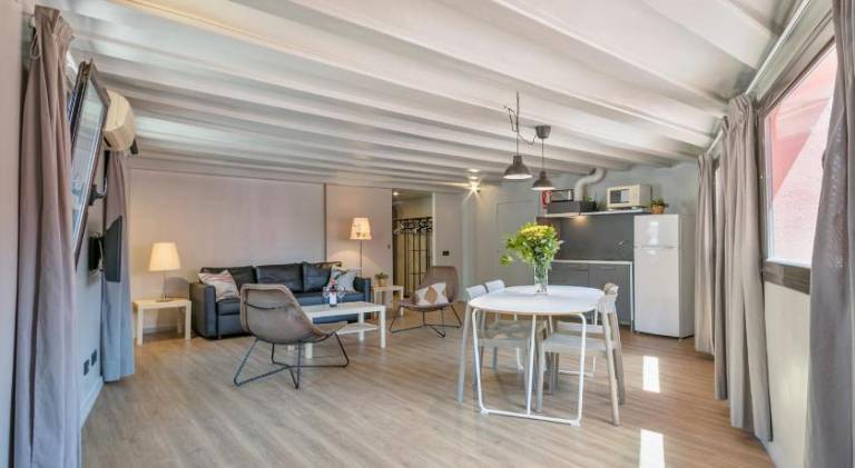 Apartment | Near Plaça de Catalunya in Barcelona