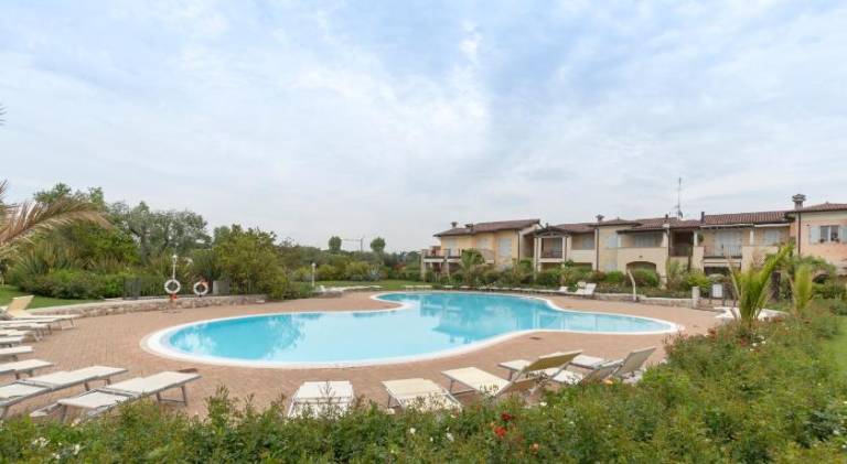 Rental apartment with hot tub & pool — photo 2