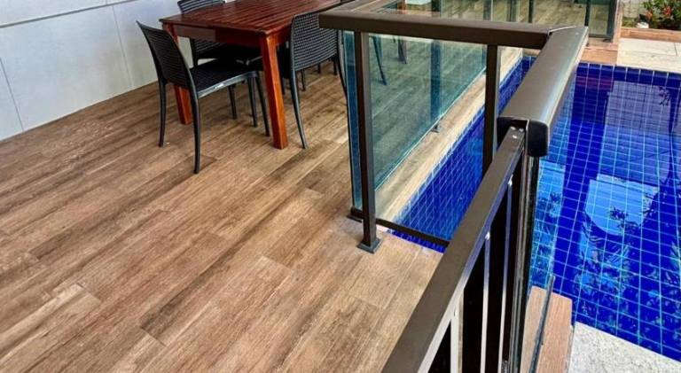 Apartment with pool — photo 5