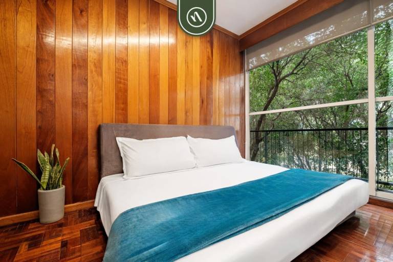 Centric 1 BR Condo Next to Reforma King Bed