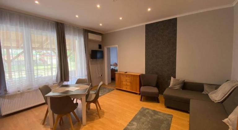 Holiday apartment with patio & garden in Hévíz