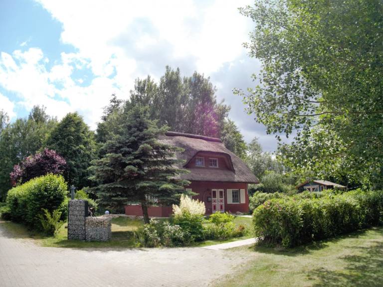 Vacation home with yard, BBQ & terrace — photo 3