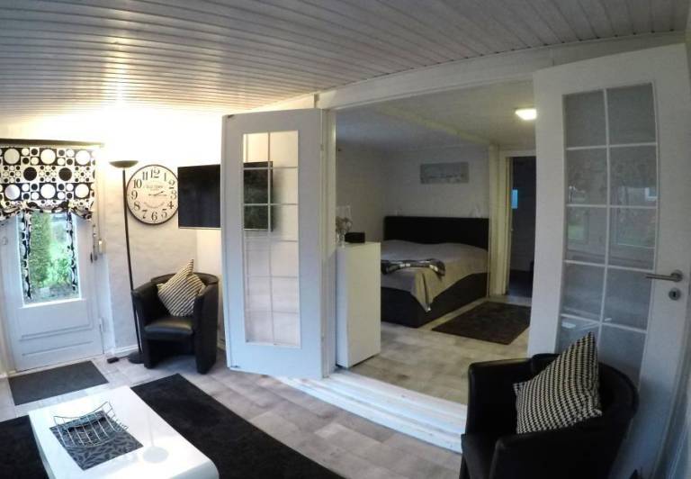 Fully equipped vacation home with grill, yard & terrace | Close to the beach | Pet-friendly — photo 4