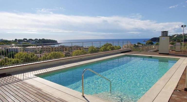 Fully equipped pleasant apartment with pool & terrace | Beach nearby | Suitable for remote work | Pets allowed in Sant Feliu de Guíxols