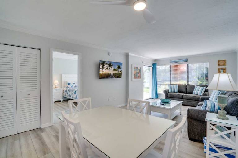 Fully equipped wonderful condo with BBQ & pool | Next to the beach | Pet-friendly in Bradenton Beach, FL